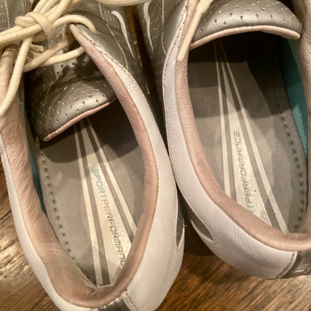 Nike Air women’s ( soft spike) size 8 golf shoes with free carrying bag - Picture 4 of 7